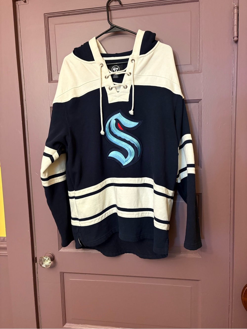 ‘47 Seattle Kraken pullover with laces hoodie, size Medium, Unisex